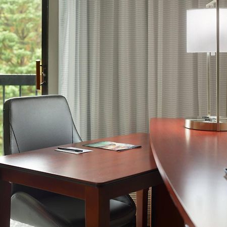Courtyard By Marriott Raleigh Cary Hotel Exterior foto
