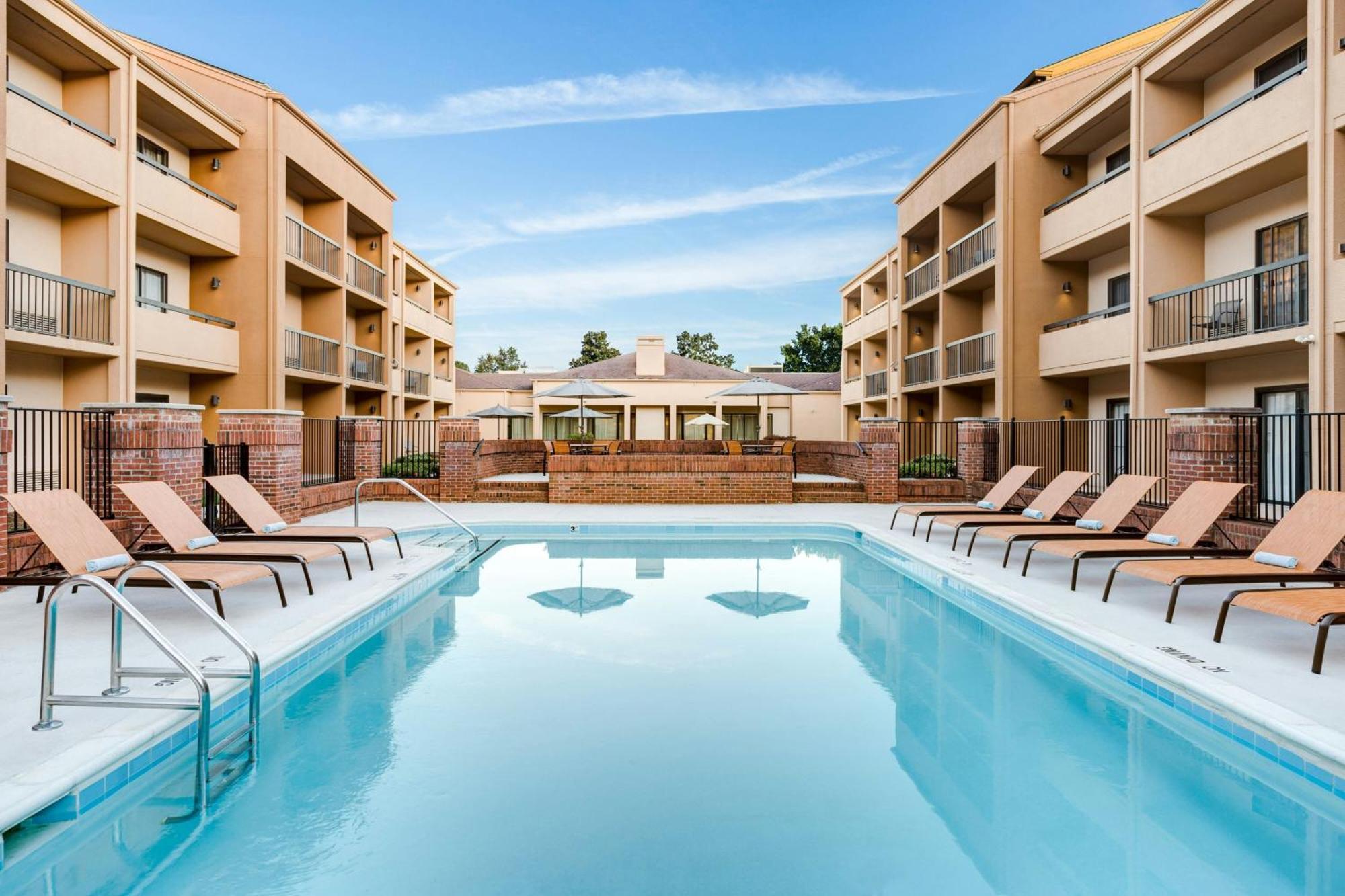 Courtyard By Marriott Raleigh Cary Hotel Exterior foto